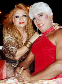 Samantha Alucard e a apresentadora da Noite TBengston, a nossa anfitriã
