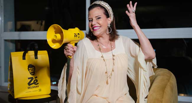 Narcisa Tamborindeguy e o Zé Delivery (Foto: Letycia Miller/Brazil News)
