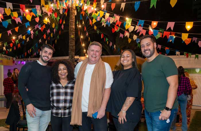 Douglas Monjardin, Solange Nazareth, Biagioni, Jullyana Nazareth e Thiago Waltz (Foto: Filico)