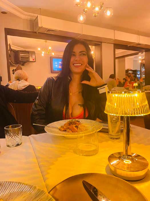 Priscila Latoia na Turquia (Divulgação)