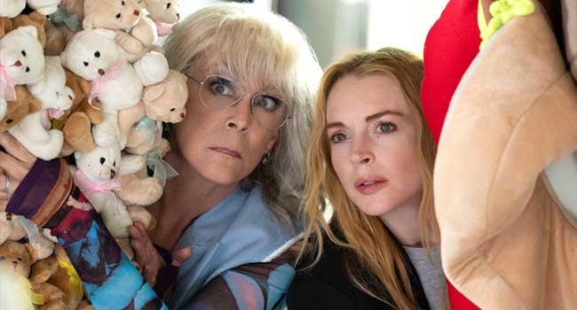  Jamie Lee Curtis e Lindsay Lohan em "Uma Sexta-feira Mais Louca Ainda" - Disney+ (Divulgação)