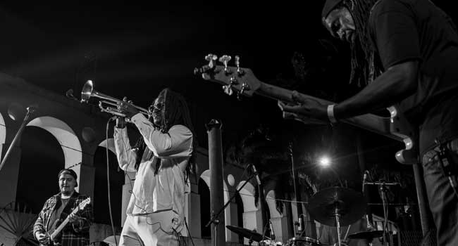 Eduardo Santana e banda (Divulgação)