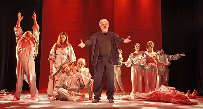 Antonio Grassi e grande elenco em Hamleto (Foto: Renata Barros)