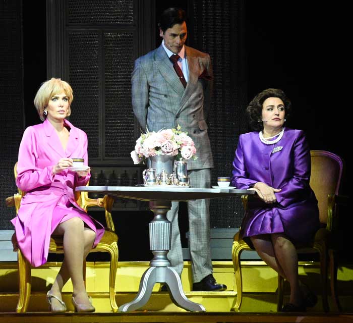 Sara Sarres, Claudio Lins e Simone Centurione em Diana - A Princesa do Povo (Foto: Carlos Costa)