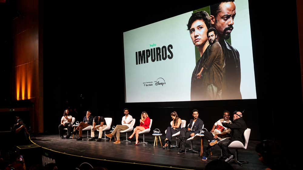 Elenco conversando com o público, na Fan Event da 6ª Temporada de Impuros - Disney+ (GSVIP)