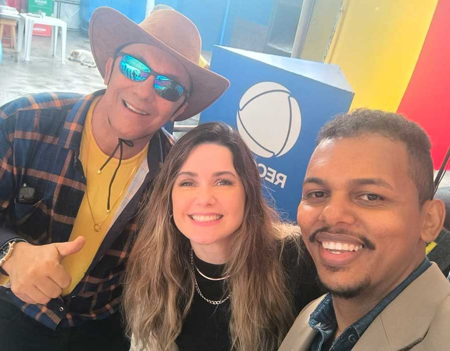 Danylo Oliveira com Ari e Moema Bartira (Divulgação)