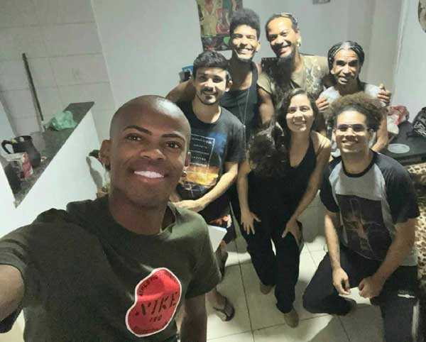 Elenco da websérie "Filhos do Arco-íris" (Divulgação)